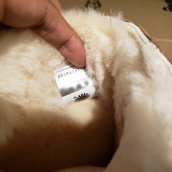 UGG Classic Short Spill Seam Boots - Picture 3 of 8